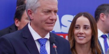 Baradit lanza munición política contra Kast: la “comparación” con Camila Vallejo y el traspié de Mara Sedini que encendió redes