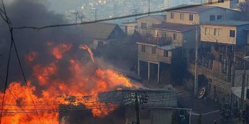 Contraloría destapa millonarias irregularidades en fondos del megaincendio de Valparaíso y golpea gestión de ayudas para damnificados