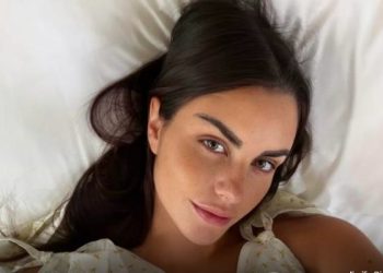 Emilia Dides reaparece a días de ser madre y desata ola de reacciones: la imagen que encendió el debate sobre el posparto real