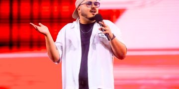 Esteban Düch desafía la censura y mete picante político en su rutina de Viña 2026 con chiste sobre Kast