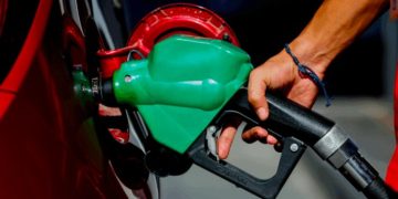 Escándalo por gasto en bencina: revelan millonarios montos de senadores mientras ciudadanos enfrentan alzas históricas