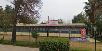 Curicó al límite: estudiante de 14 años intentó entrar a colegio con arma cargada y desata alarma total