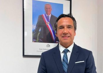 Los tuits borrados de Renato Münster complican su aterrizaje como seremi en el gobierno de Kast