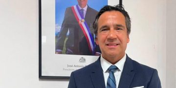 Los tuits borrados de Renato Münster complican su aterrizaje como seremi en el gobierno de Kast