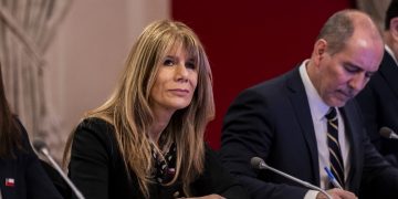 Gobierno busca frenar nueva alza de la luz: proyecto pretende congelar cobros y ordenar millonaria deuda eléctrica