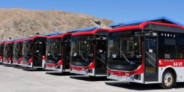 Los nexos y perfil del misterioso socio “fantasma” de la empresa que Contraloría reinsertó a la fuerza en licitación de electromovilidad