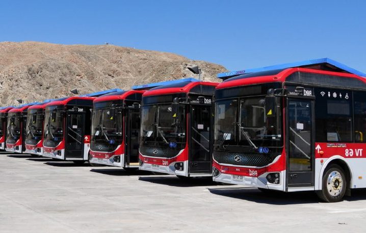 Los nexos y perfil del misterioso socio “fantasma” de la empresa que Contraloría reinsertó a la fuerza en licitación de electromovilidad