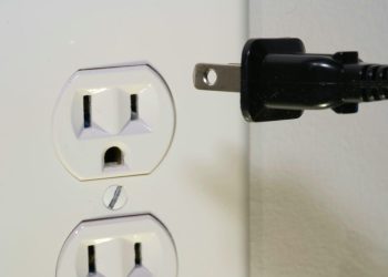 Sistema frontal amenaza el suministro eléctrico: cómo evitar que un corte de luz destruya tus electrodomésticos