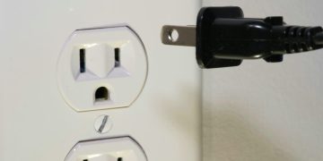 Sistema frontal amenaza el suministro eléctrico: cómo evitar que un corte de luz destruya tus electrodomésticos