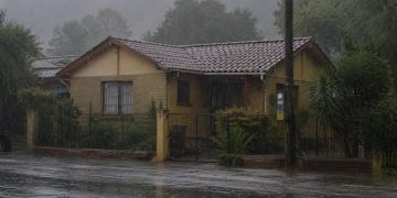 Nuevo sistema frontal pone en alerta a miles de hogares: los errores que pueden costarte caro durante las lluvias