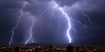 Alerta por tormentas eléctricas: los errores que pueden costarte la vida durante un sistema frontal