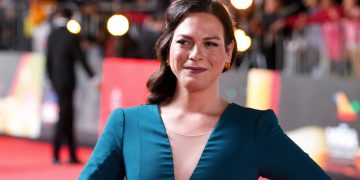 Daniela Vega sorprende con radical cambio de imagen y desata una ola de elogios en redes sociales
