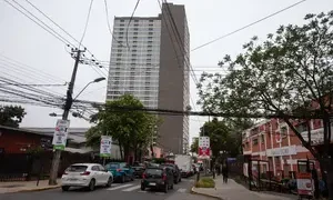 Minvu pisa el freno: aplaza cambios urbanos tras alerta por nuevos “guetos verticales”