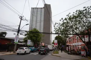 Minvu pisa el freno: aplaza cambios urbanos tras alerta por nuevos “guetos verticales”