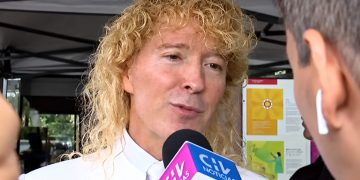 la propina de leonardo farkas a guia