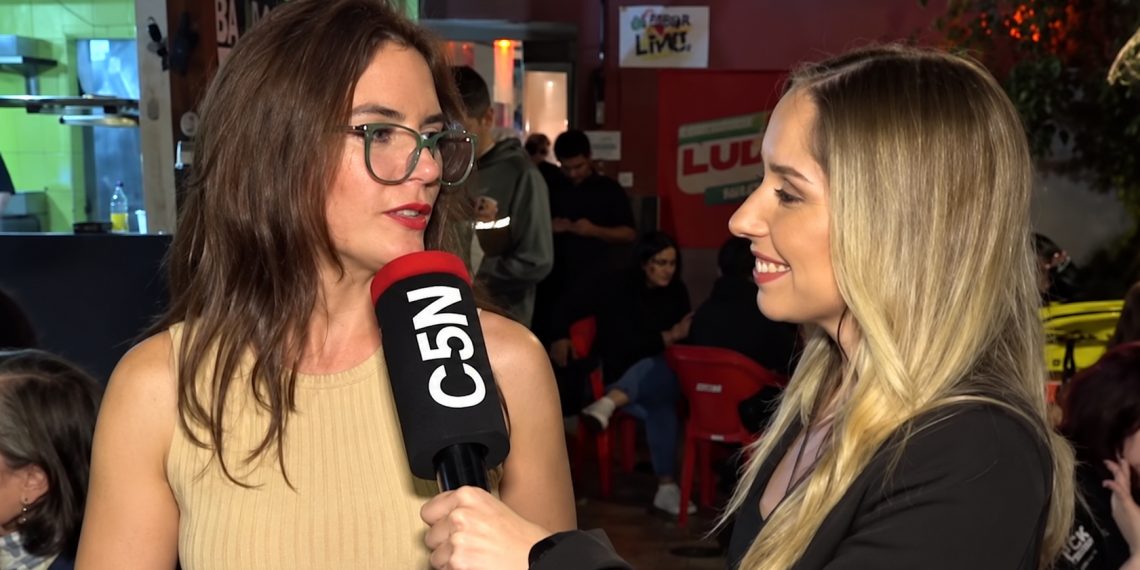frnanda cornejo entrevisto a camila vallejo en argentina