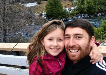 papa de niña futbolista atropellada por tren
