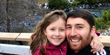 papa de niña futbolista atropellada por tren
