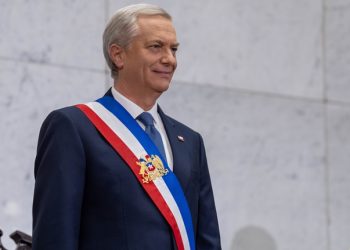 Kast y la promesa del computador para cada niño: el giro que ahora le recuerdan desde su propio discurso